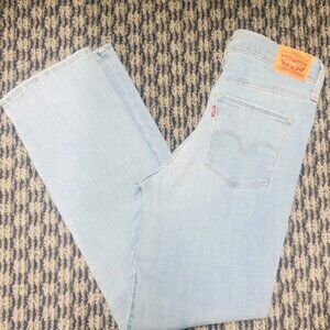 Levi’s 314 Shaping Straight  Women’s Jeans Size 29/30 Light wash NWOT J142